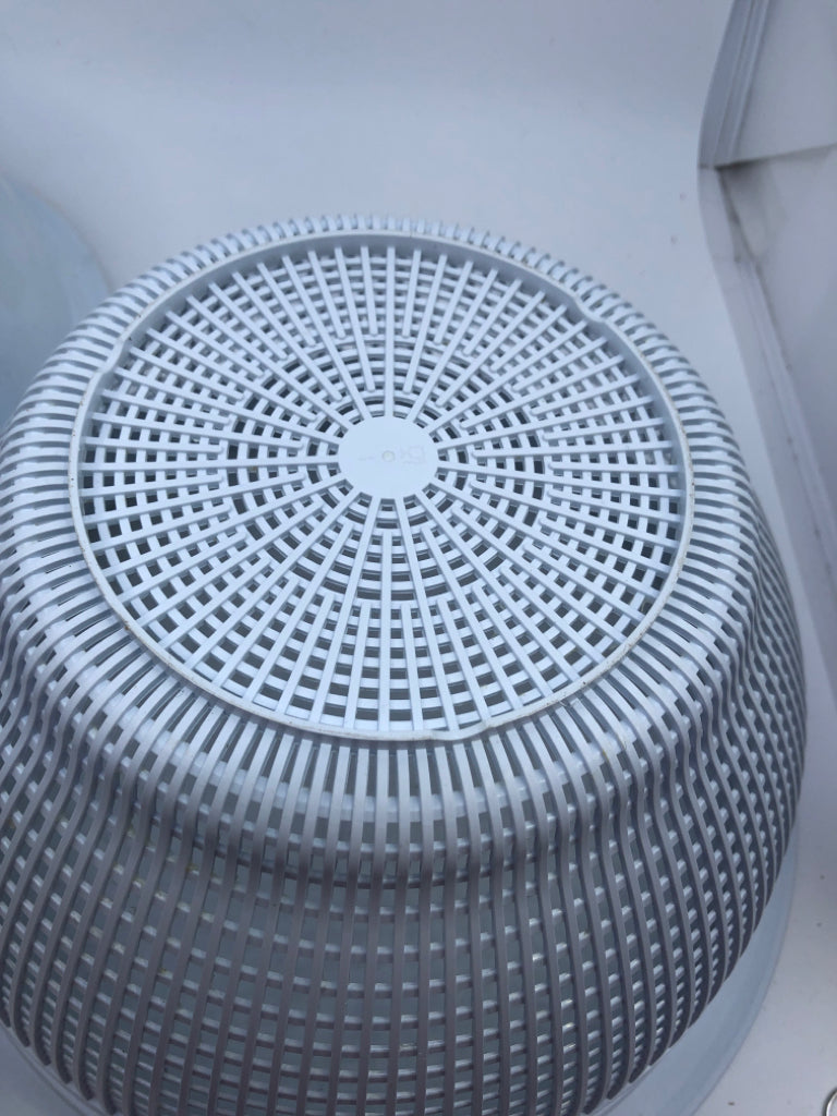 WHITE PLASTIC NESTING PAMPERED CHEF MIXING BOWLS/STRAINER.