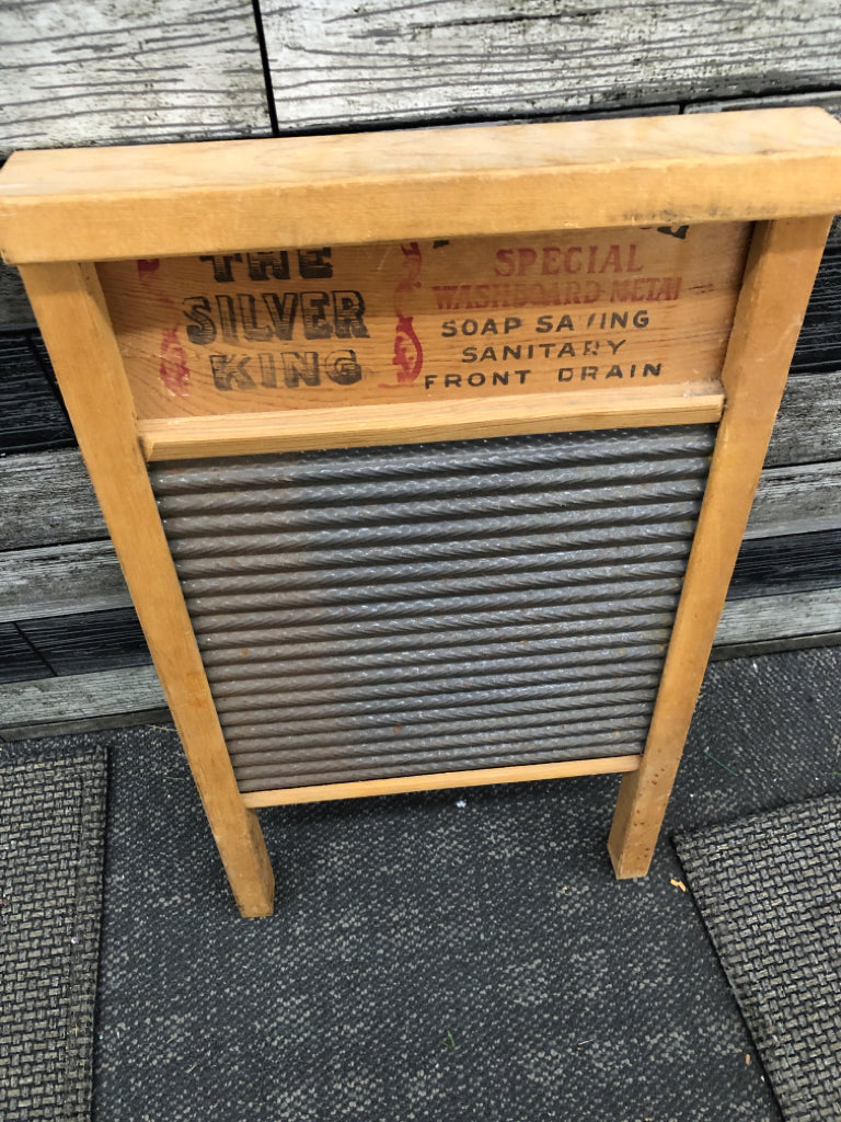 PRIMITIVE WASHBOARD DECOR-NATIONAL WASHBOARD.
