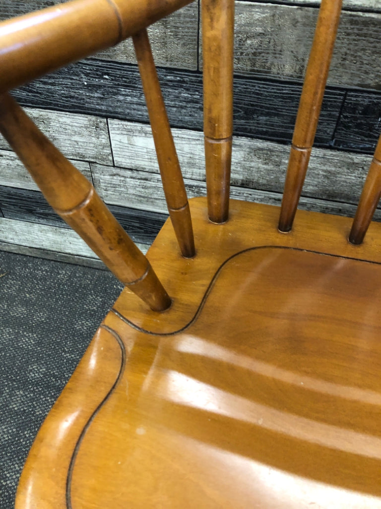 VTG WOODEN BENCH W/SPINDLE BACK REST.