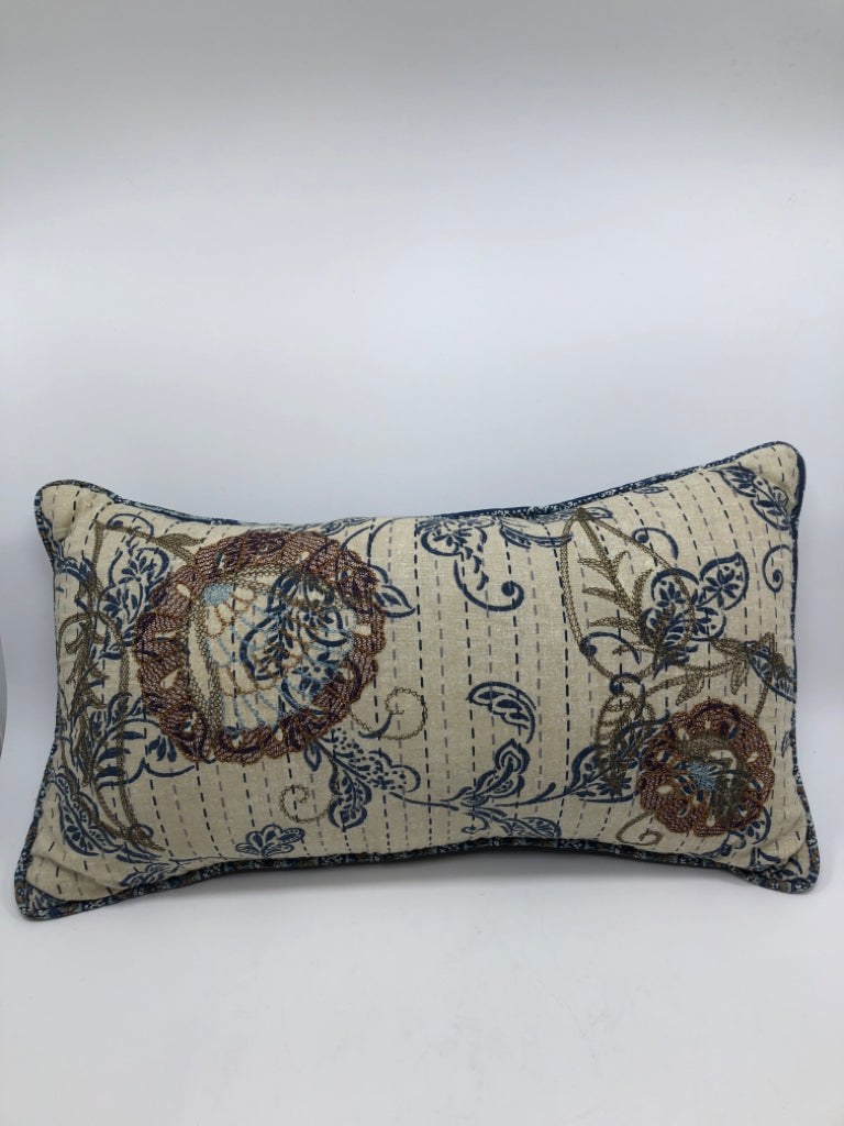 SM FLOREAL STITCHED RECTANGULAR PATTERNED PILLOW.