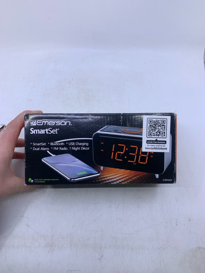 NIB EMERSON SMART SET ALARM CLOCK.
