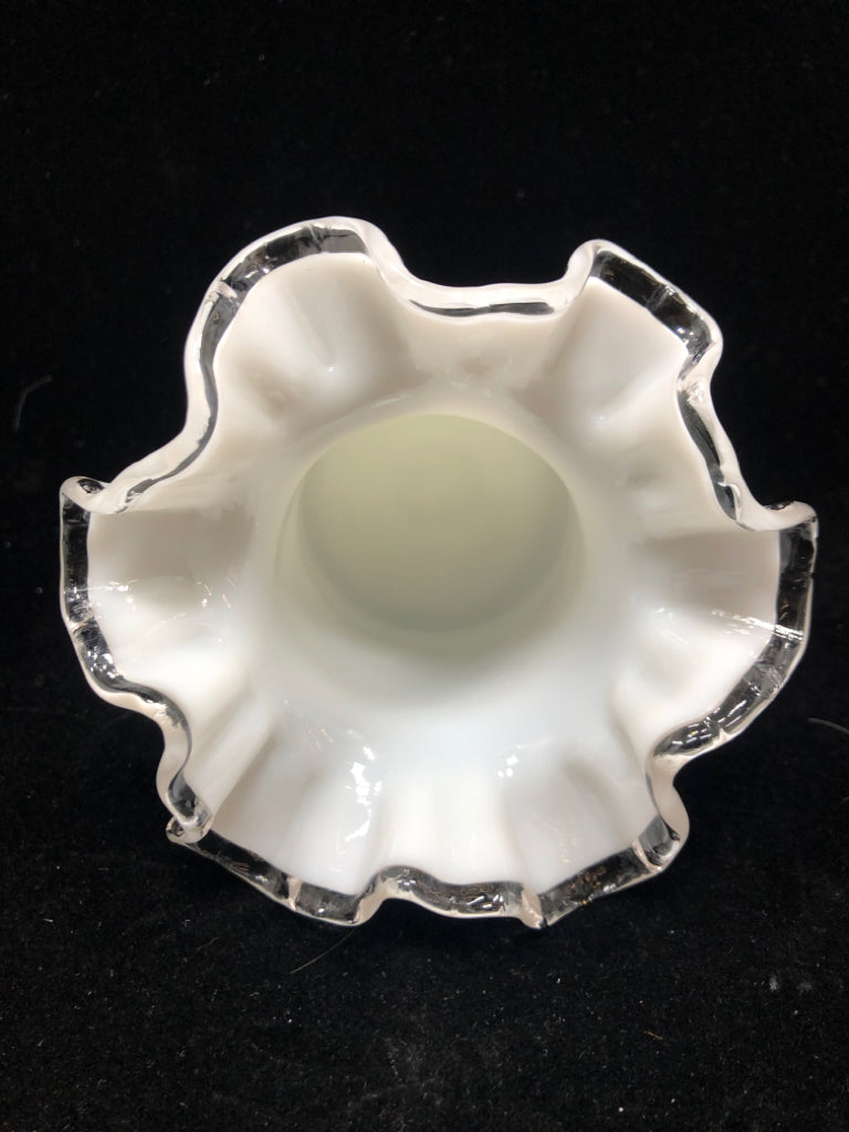 VTG WHITE TOP HAT RUFFLED GLASS VASE.