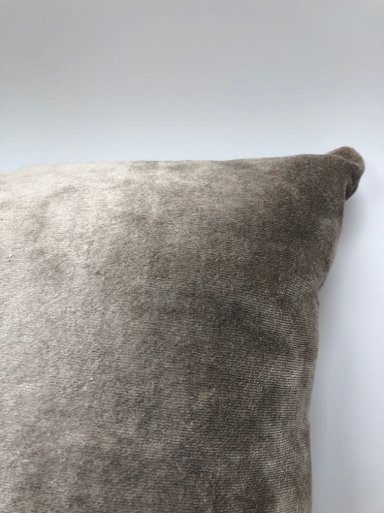 SILVER VELVET ACCENT PILLOW.