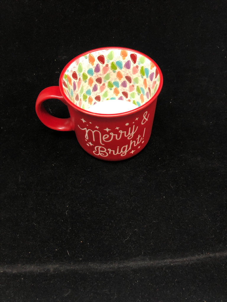 RED "MERRY & BRIGHT" HOLIDAY MUG LIGHTBULB PATTERN.