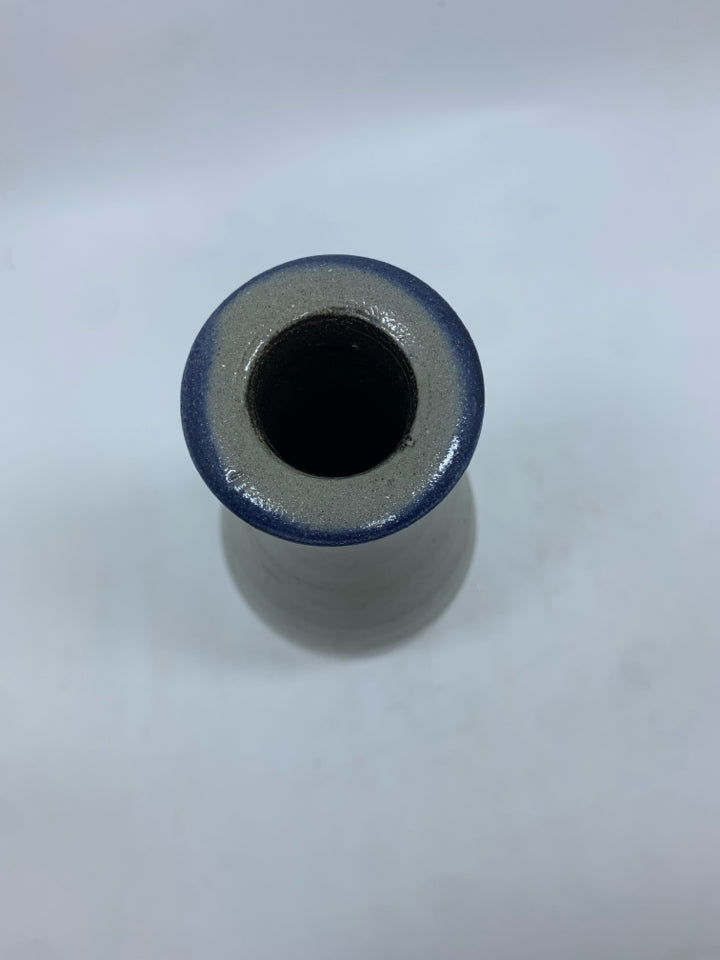 BLUE GREY SALT GLAZE NARROW NECK VASE.