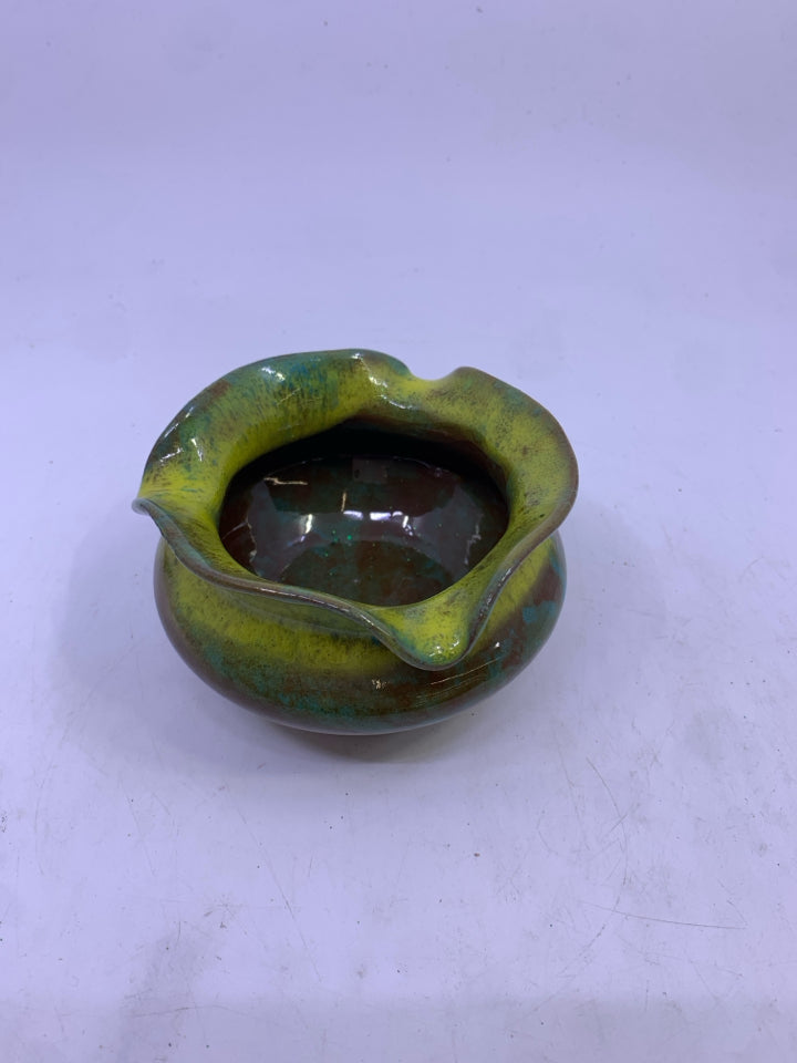 GREEN/BROWN CERAMIC POT/ASHTRAY.