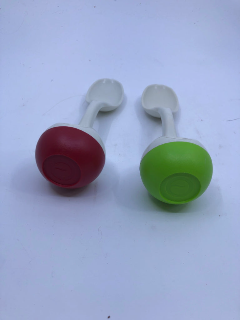 2 GREEN & RED KIDS BOWLS WITH SPOONS.