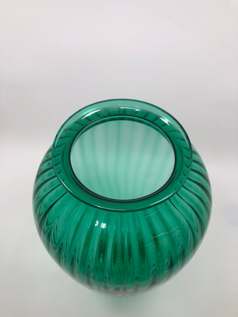 LG GREEN GLASS VASE.