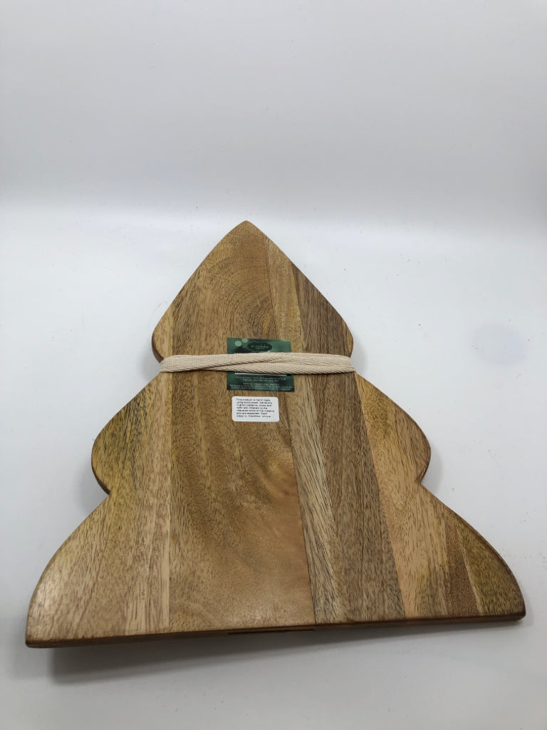 WOOD TREE SERVING BOARD W/ KNIFE.