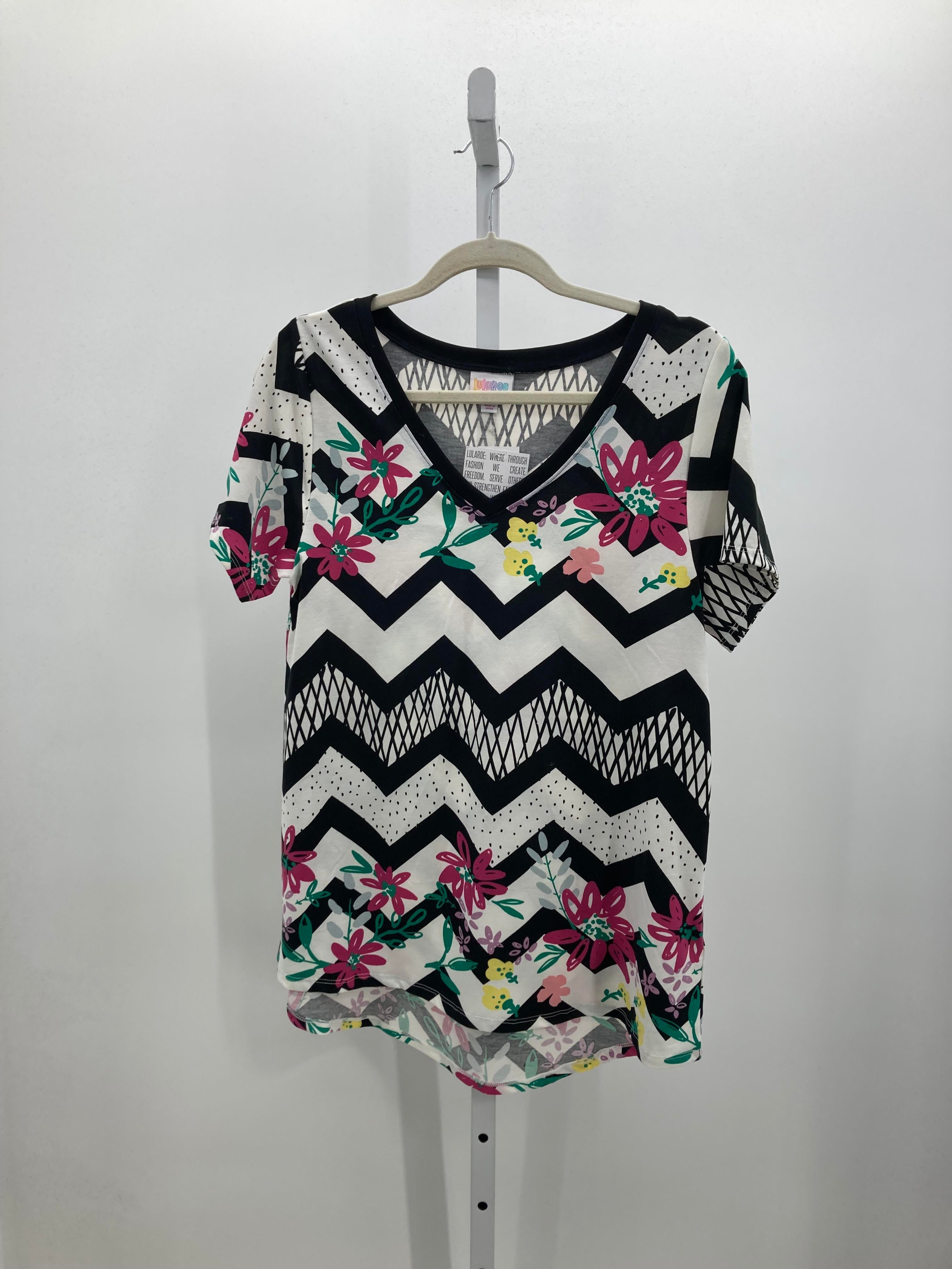 Lularoe Size Medium Misses Short Sleeve Shirt