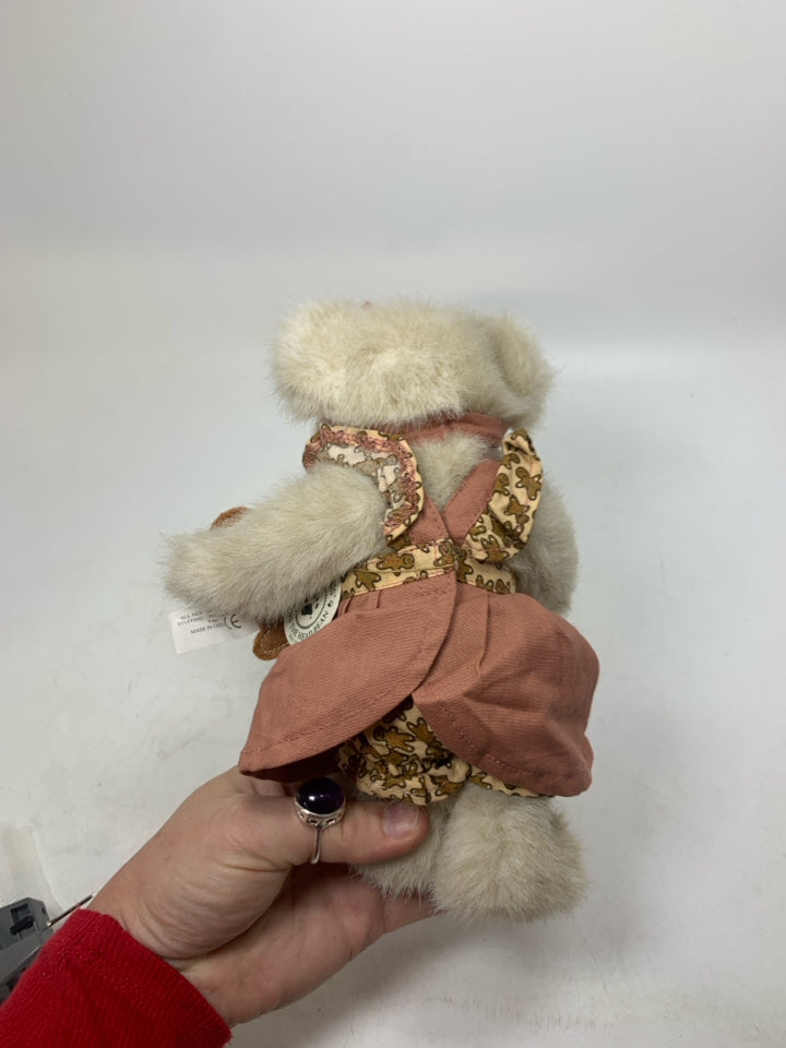 WHITE BOYDS BEAR IN GINGERBREAD APRON.