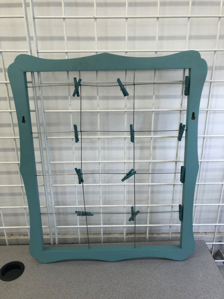 BLUE WOOD & WIRE PHOTO HOLDER W/ CLIPS.