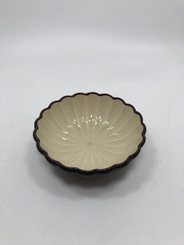 OYSTER SHAPED BOWL.