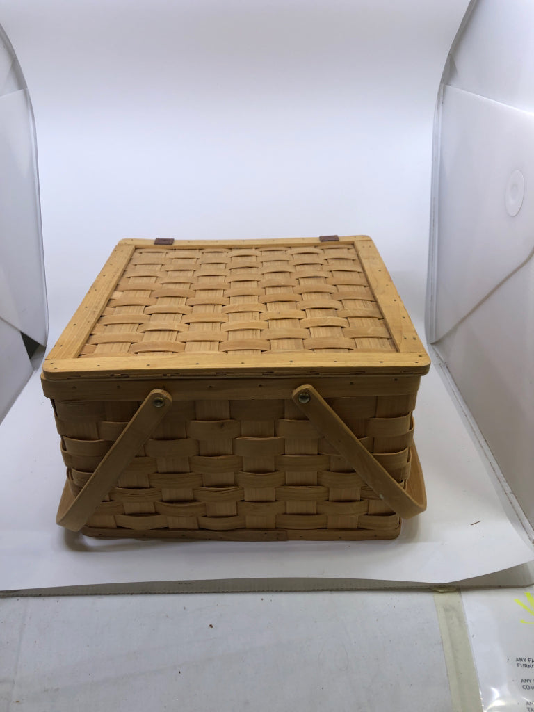 BLONDE PICNIC BASKET W/ 2 HANDLES & BROWN LEATHER STRAPS.