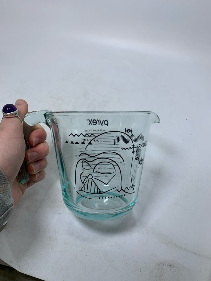 DARTH VADER STAR WARS GLASS EASURING CUP.