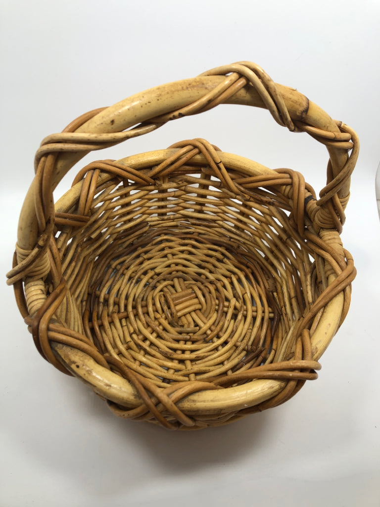 ROUND HEAVY WOVEN BAMBOO BASKET.
