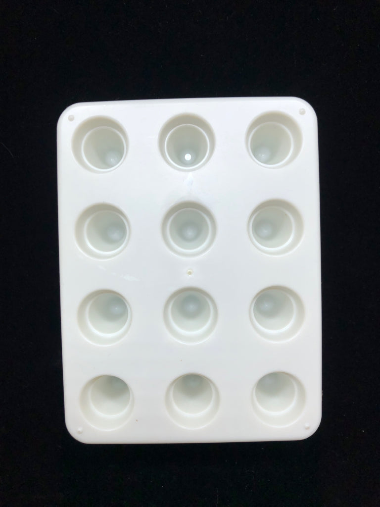 NIB 12PC PIPING TIPS MED AND LG SIZES.