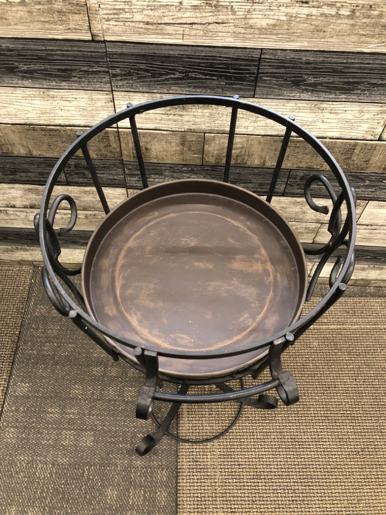 2PC METAL SCROLL PLANT STAND.