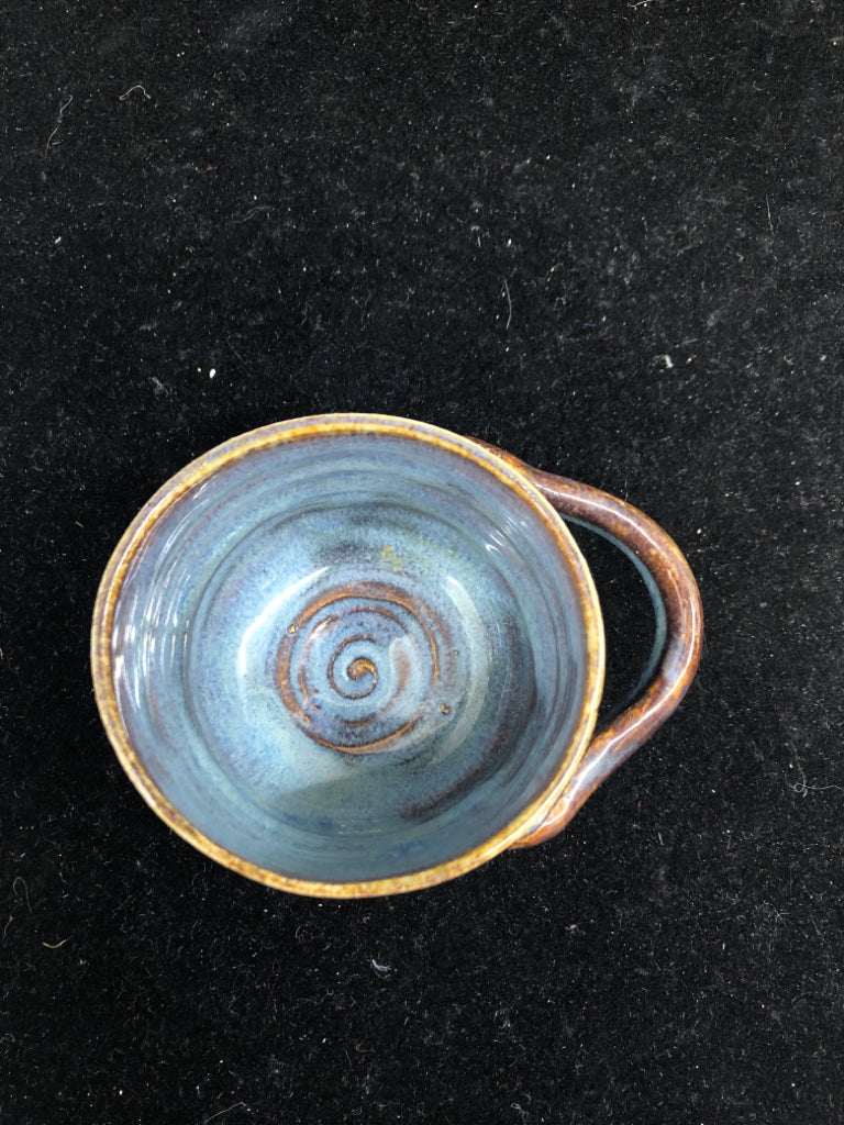 BROWN AND BLUE POTTERY DISH W HANDLE.