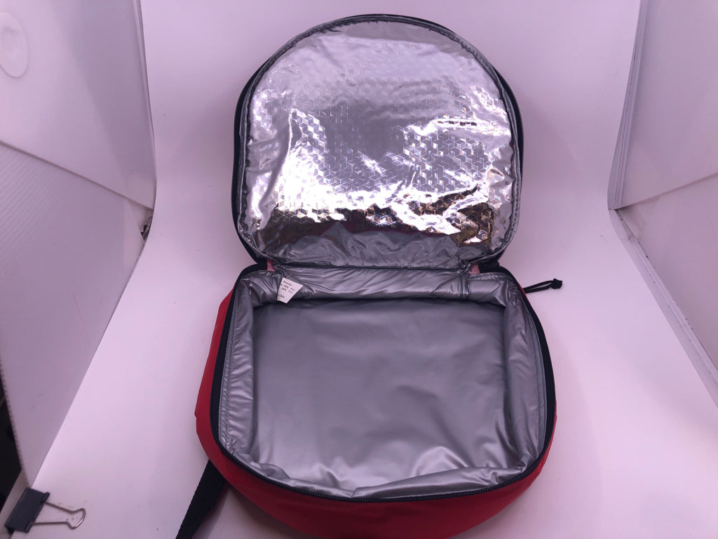 RED TRAVEL CASSEROLE DISH BAG.
