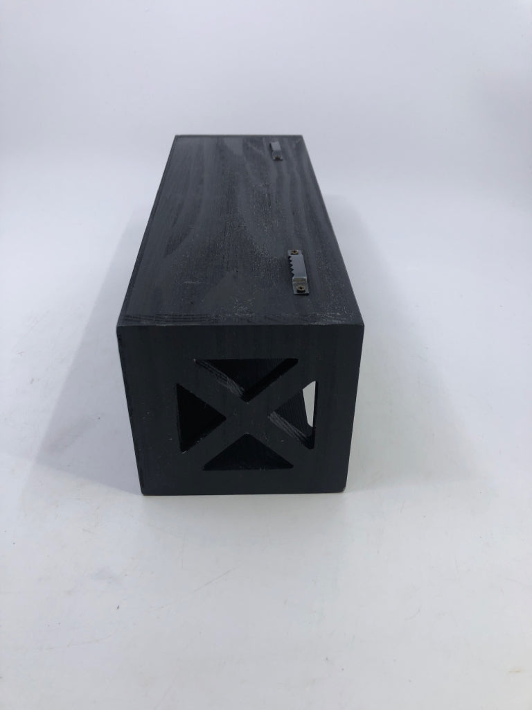 BLACK MAIL HANGING ORGANIZER.