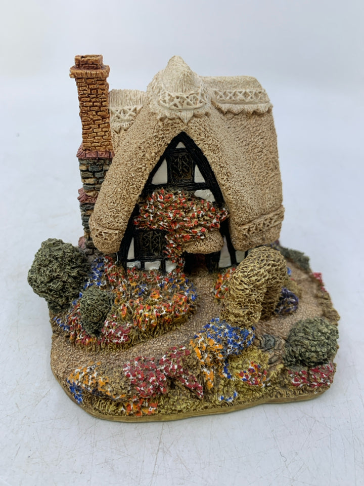LILLIPUT LANE COTTAGE FIGURE SUMMER HAZE.