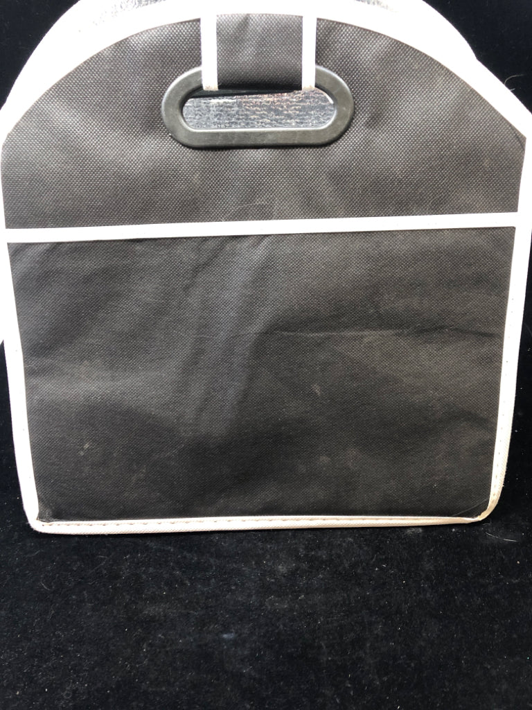 BLACK 3 DIVIDED INSULATED FOLDING CARRIER.