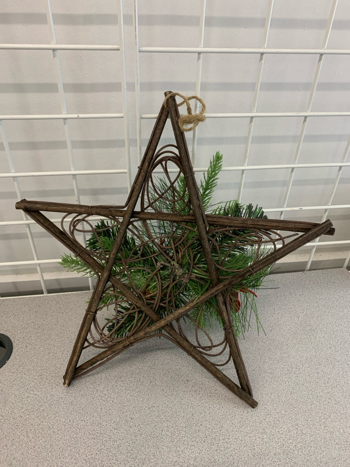 WOODEN STAR W/PINECONES.