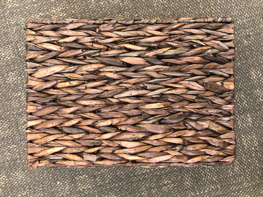 BROWN WICKER BASKET W/CLOTH LINER.