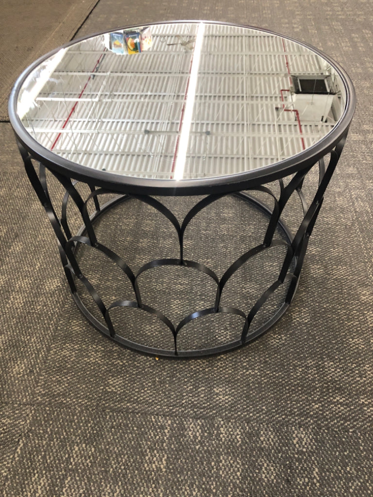 SCALLOP METAL END TABLE W/MIRRORED TOP.