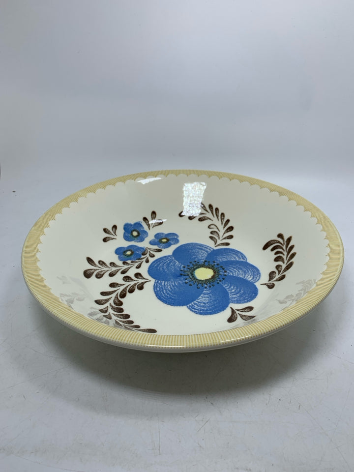 VTG LARGE BLUE FLORAL SERVING BOWL BY JEANNETTE.