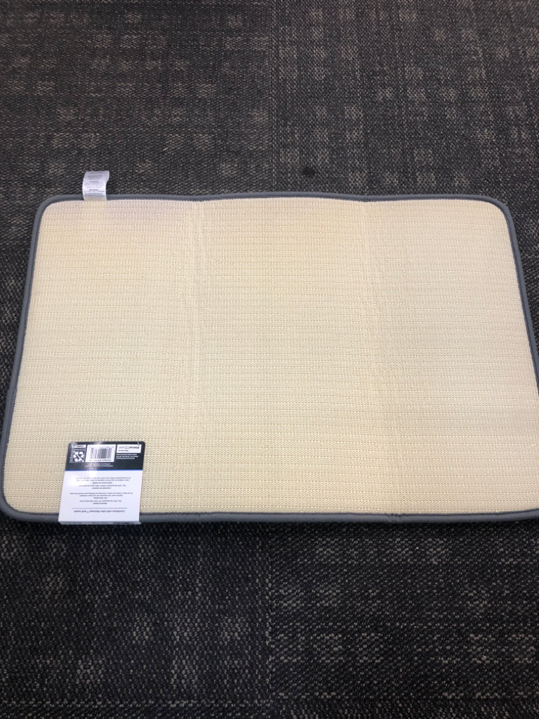 NWT GRAY MEMORY FOAM BATH RUG.