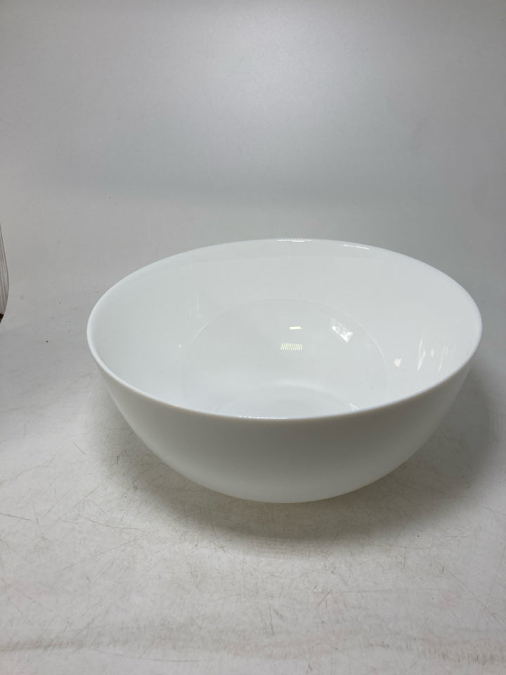 WHITE GLASS MIXING BOWL.