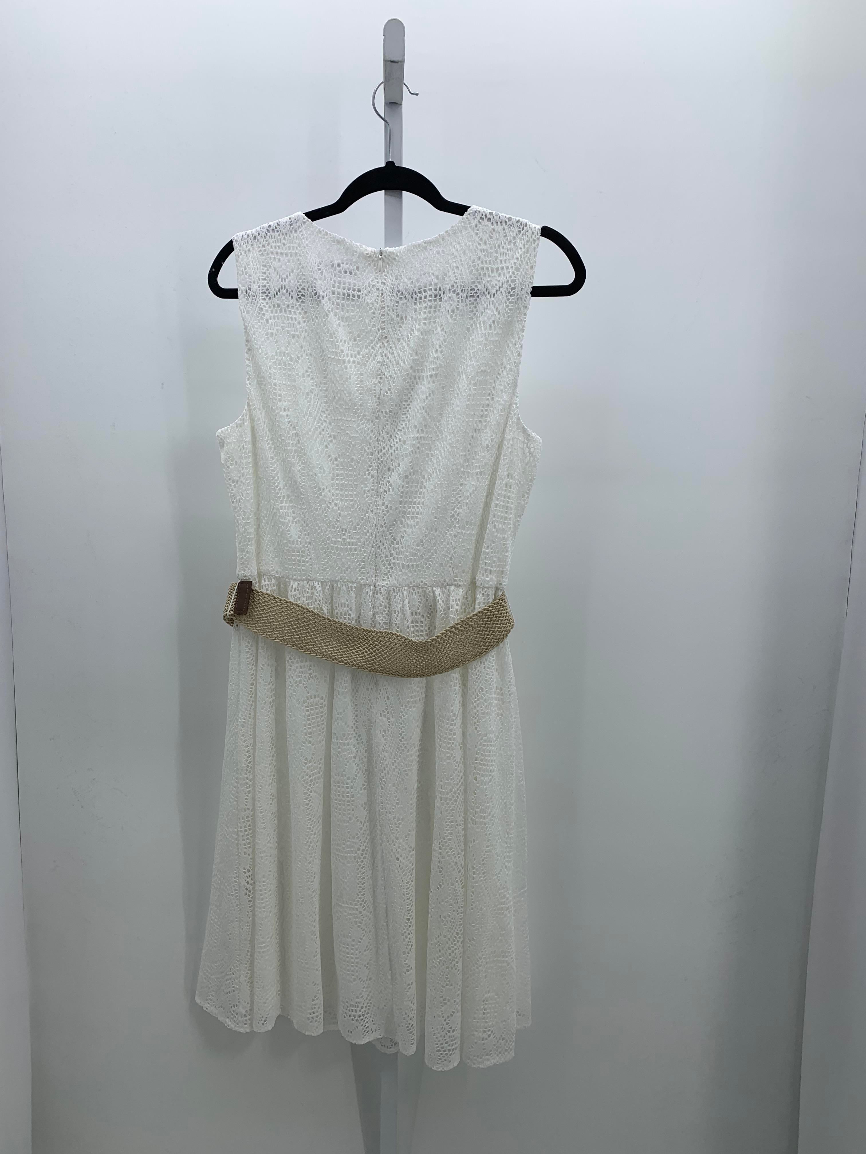 London Times Size 16 Misses Sleeveless Dress