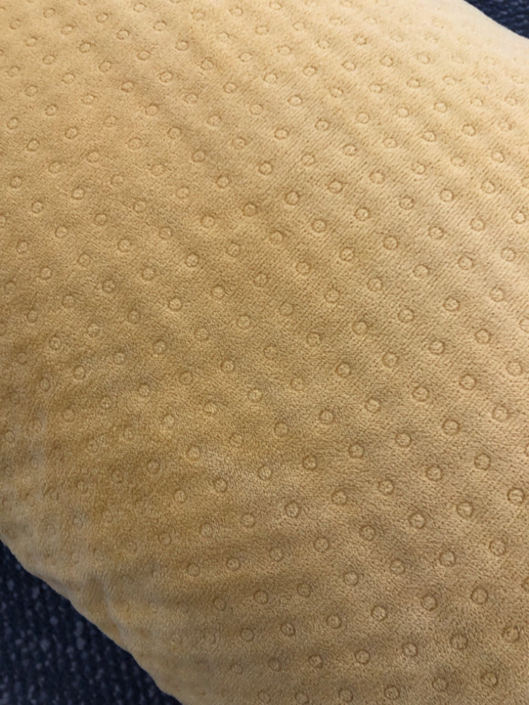 YELLOW RECTANGLE PILLOW.