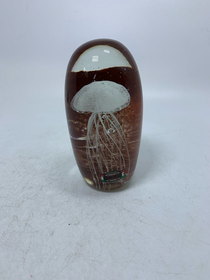 HEAVY STAND OVAL PAPERWEIGHT W/ WHITE JELLY FISH.