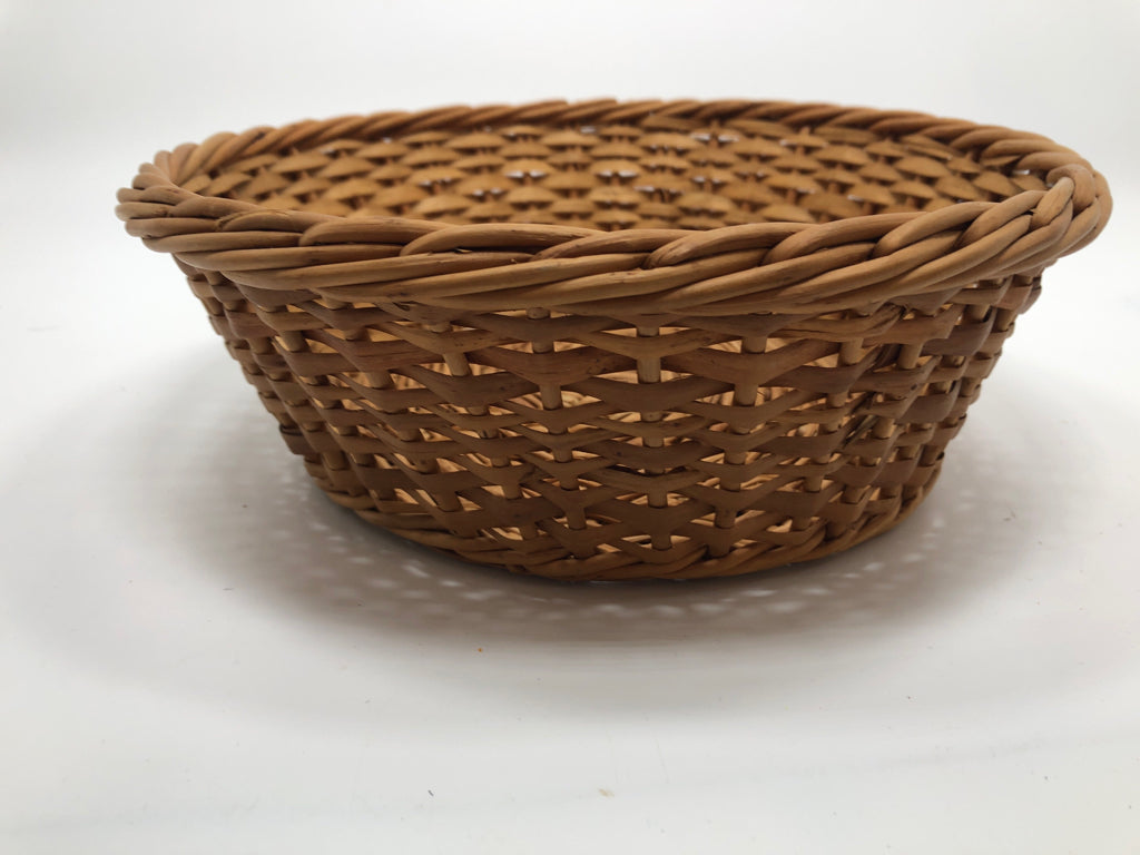 SM CIRCULAR WOVEN BASKET.