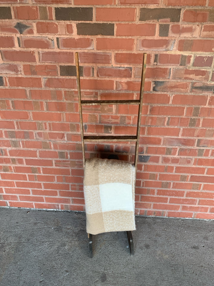 PRIMITIVE WOOD BLANKET RACK W DECORATIVE SHALL.
