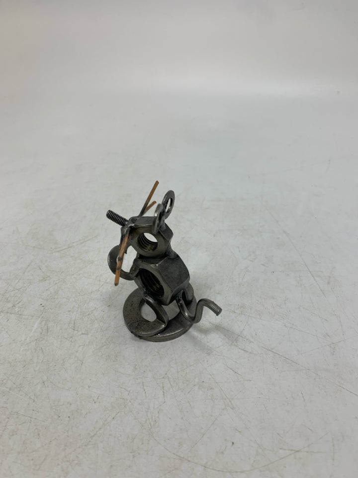 WELDED SMALL METAL MOUSE FIGURE.