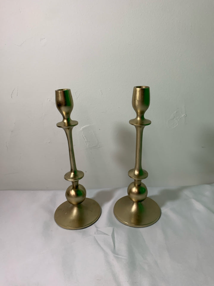 2 GOLDEN METAL TAPERED CANDLE HOLDER.