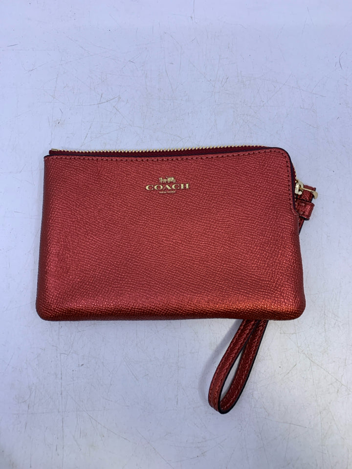 Coach 58032 Corner Zip Wristlet
