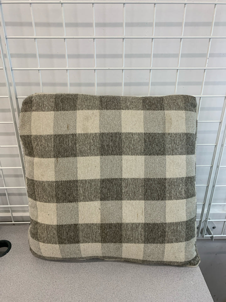 GREY PLAID ACCENT PILLOW.