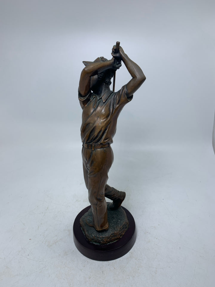 METAL GOLFER SWINGING CLUB FIGURINE.