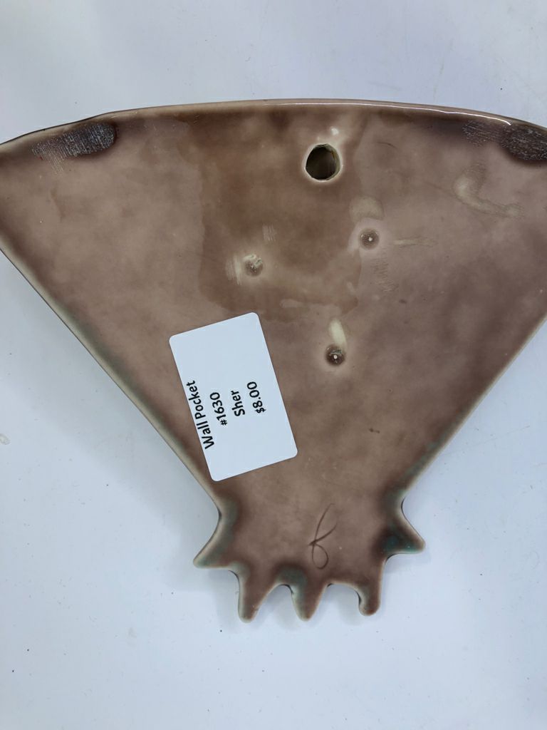 RIBBED CERAMIC WALL HANGING FAN.