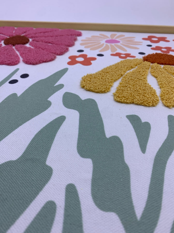 RUG FLOWERS WALL CANVAS IN BLONDE WOOD FRAME.