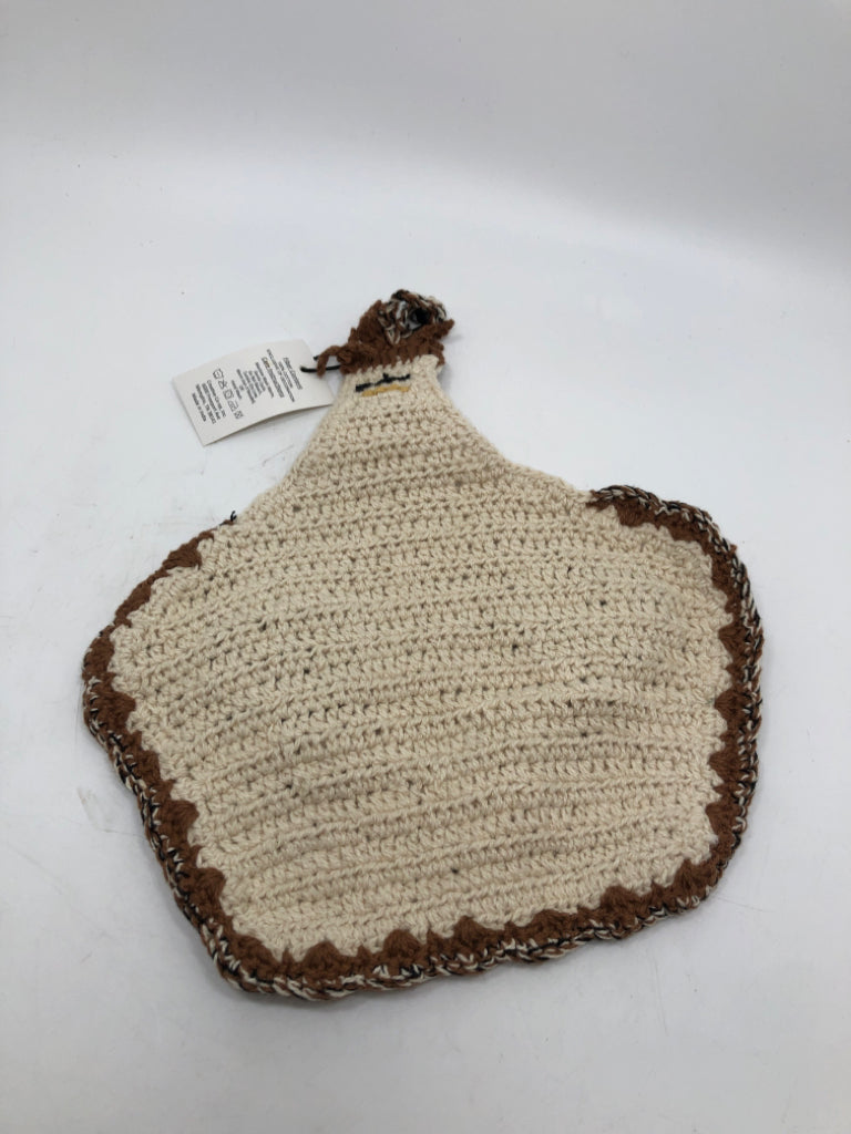 NWT CROCHET CHICKEN POT HOLDER.