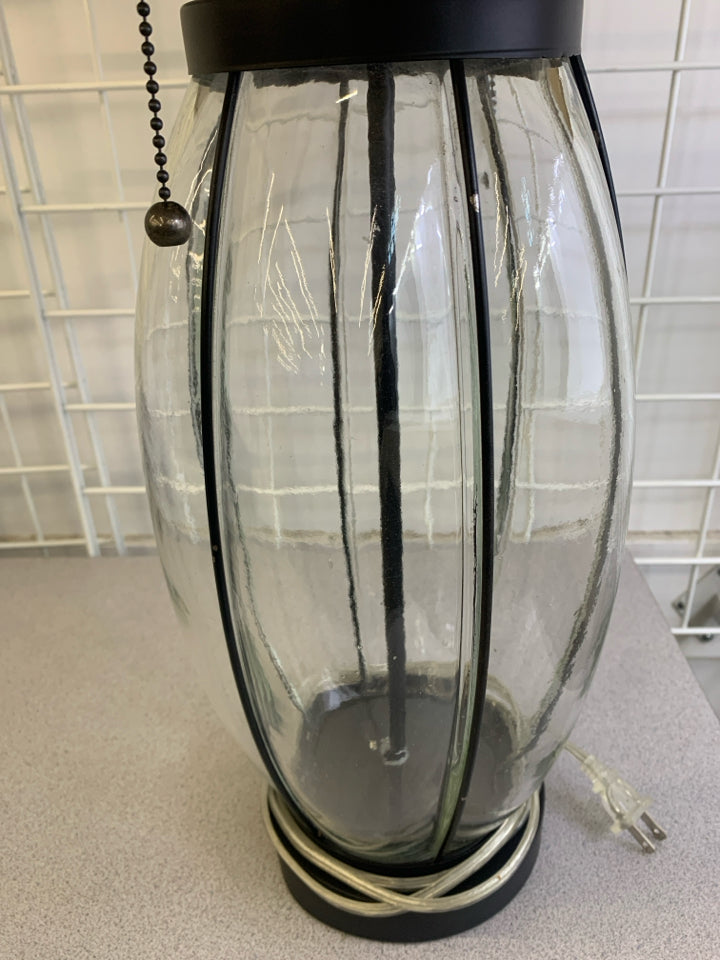 GLASS BASE LAMP W/TAN SHADE.