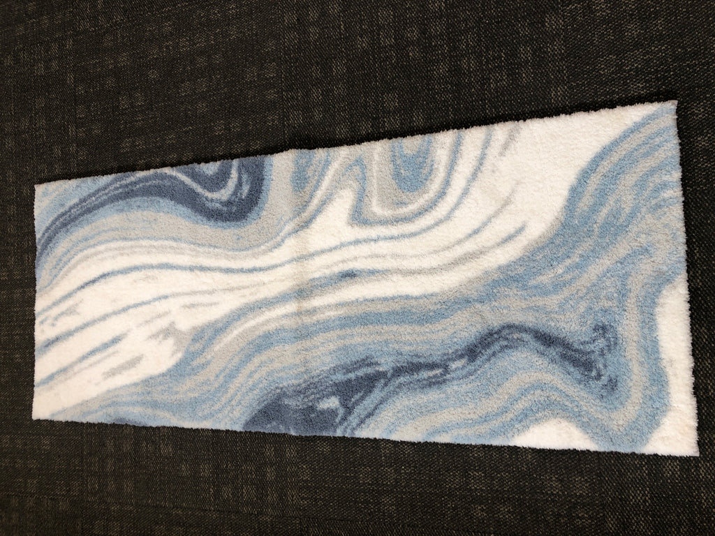 BLUE MARBLE FLUFF RUG.