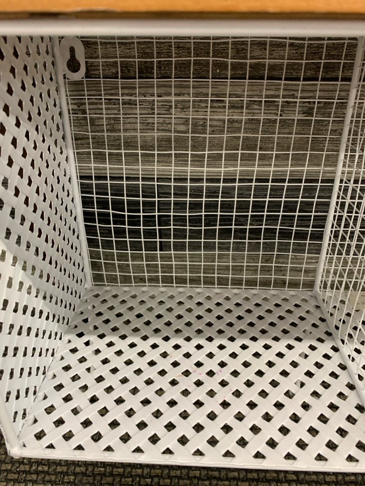 WHITE MESH WALL HANGING W 4 HOOKS AND CUBBIES.