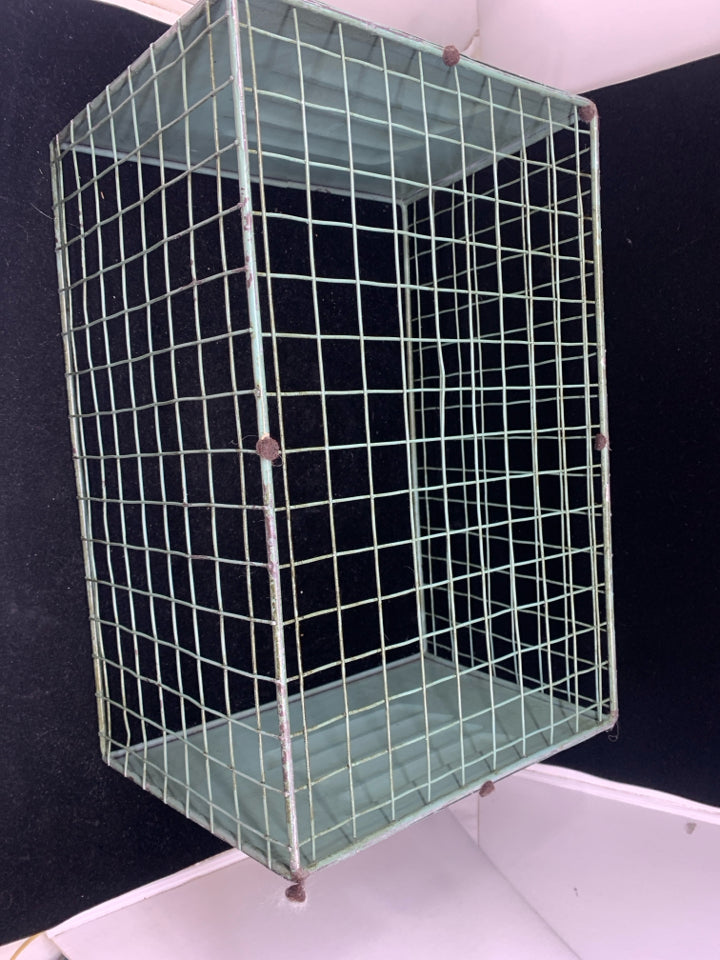 GREEN DISTRESSED WIRE BASKET W HANDLES.